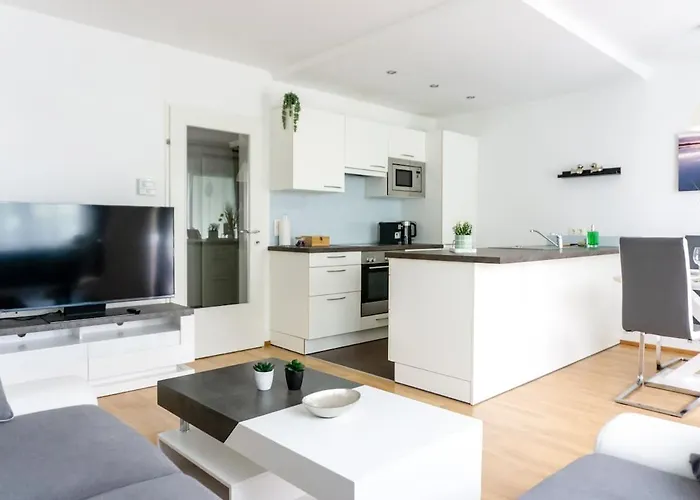 In A Location With Parking & Balcony, Walking Distance To U1 Metro * Viena