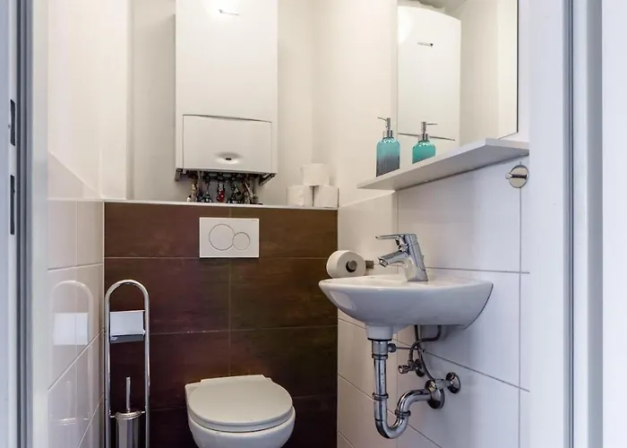 Apartamento In A Location With Parking & Balcony, Walking Distance To U1 Metro Viena