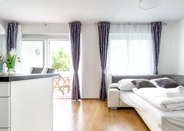 In A Location With Parking & Balcony, Walking Distance To U1 Metro * Viena