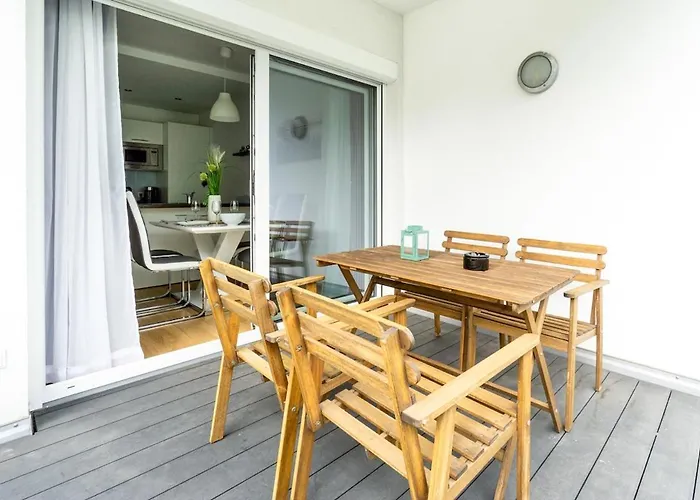 In A Location With Parking & Balcony, Walking Distance To U1 Metro * Viena