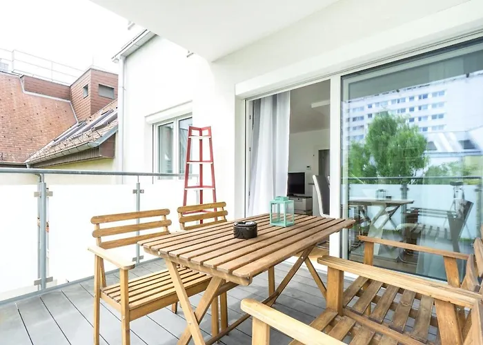 Apartamento In A Location With Parking & Balcony, Walking Distance To U1 Metro