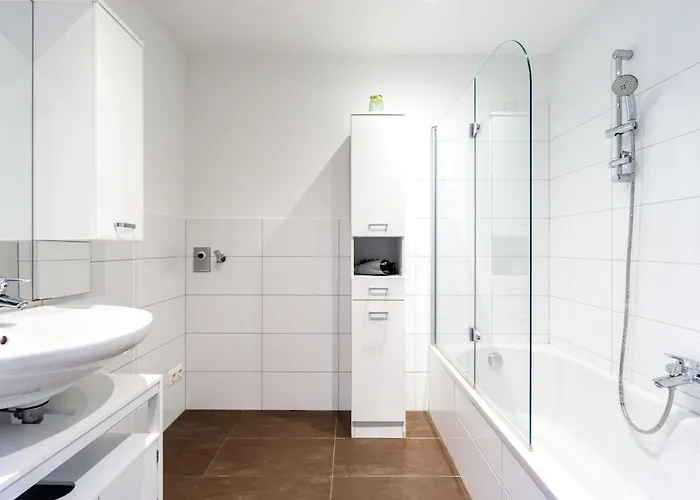 Apartamento In A Location With Parking & Balcony, Walking Distance To U1 Metro Viena