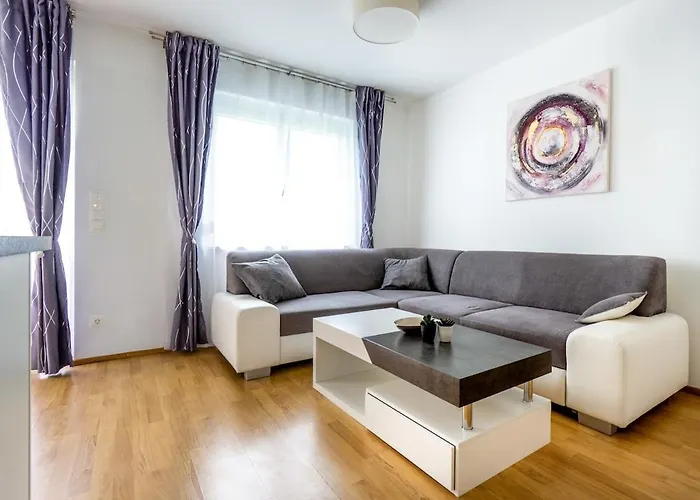In A Location With Parking & Balcony, Walking Distance To U1 Metro *