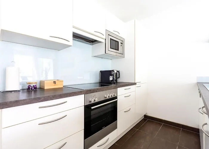 Apartamento In A Location With Parking & Balcony, Walking Distance To U1 Metro