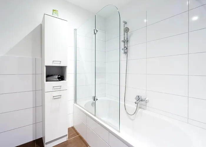 In A Location With Parking & Balcony, Walking Distance To U1 Metro Apartamento *