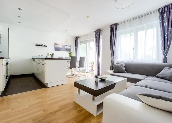 Apartamento In A Location With Parking & Balcony, Walking Distance To U1 Metro *