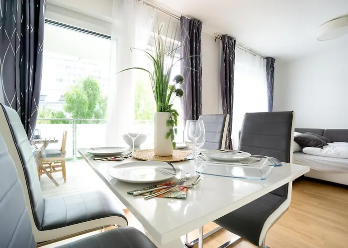 Apartamento In A Location With Parking & Balcony, Walking Distance To U1 Metro